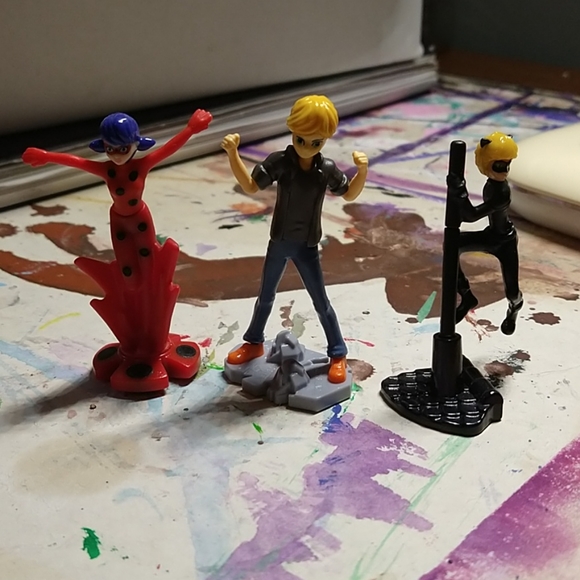 kinder Other - Miraculous Ladybug small figurines
